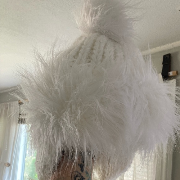 Starling white winter hat - Picture 6 of 6